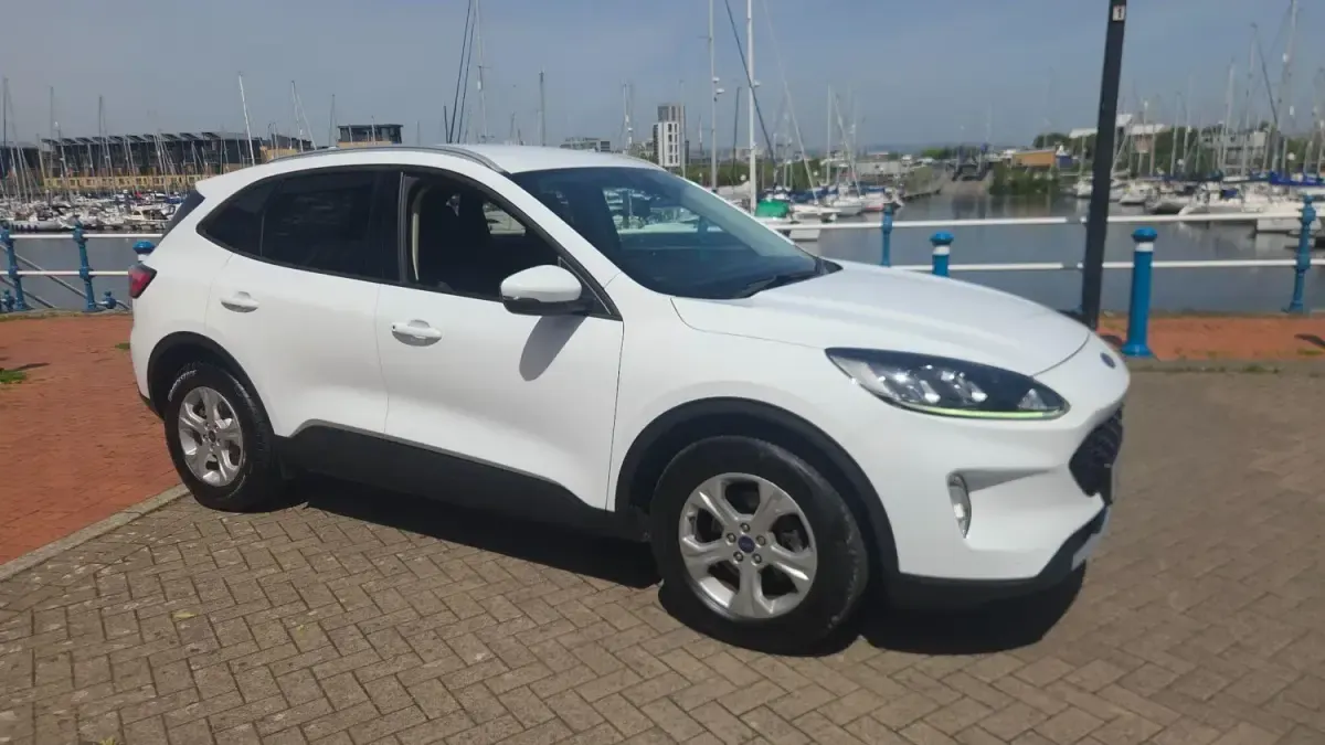 Usado Ford Kuga Zetec 120 CV (88 kW) 2021 Blanco SUV
