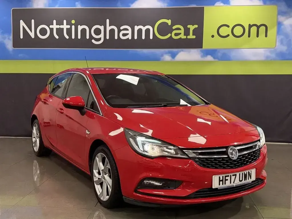 Used Vauxhall Astra SRi 100 HP (73 kW) 2017 Red Hatchback