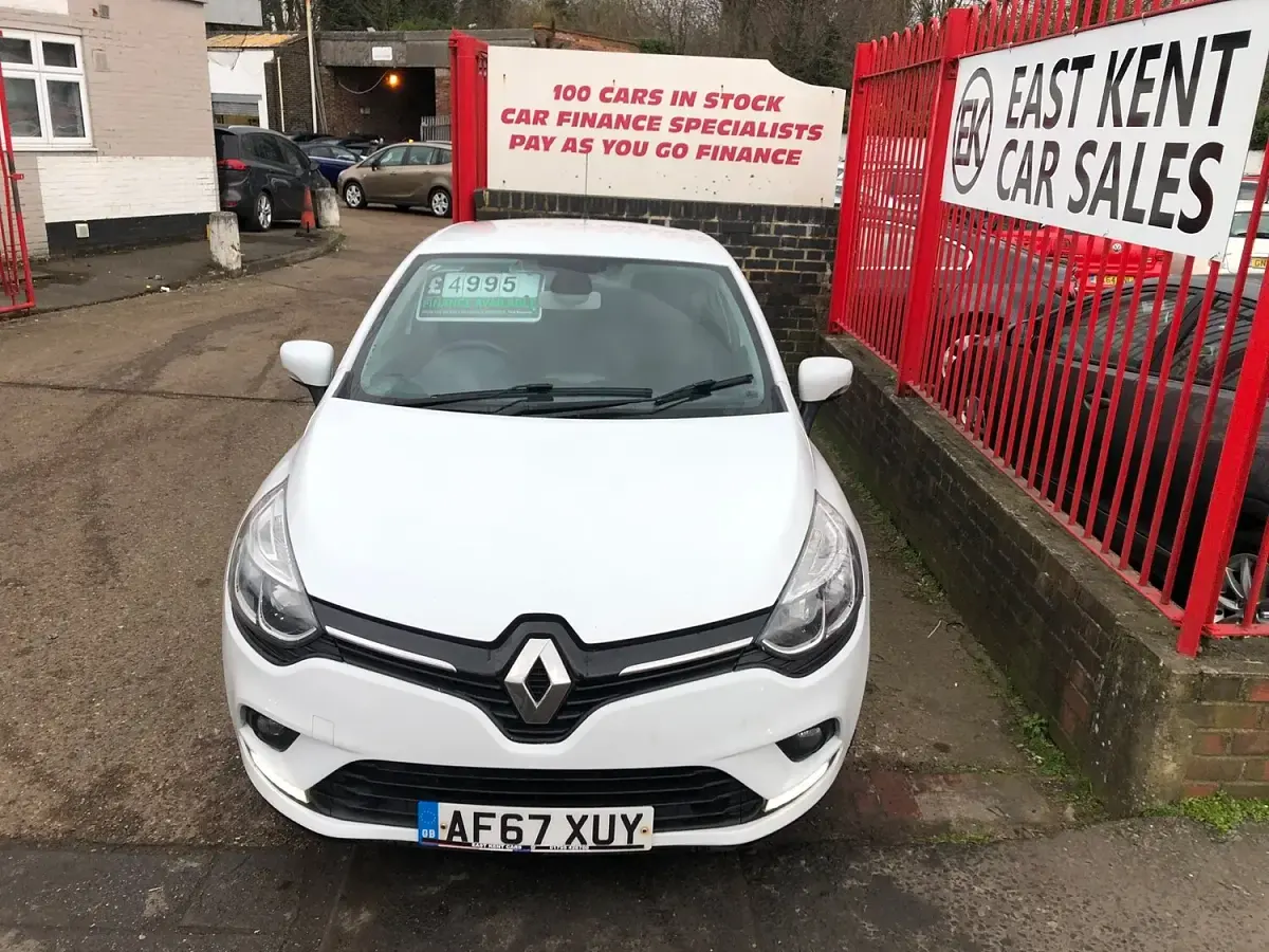 Used Renault Clio IV Dynamique 2017 White Hatchback