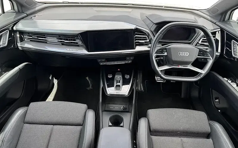 Used Audi Q4 e-tron S-Line 150 kW (204 HP) 2021 White SUV