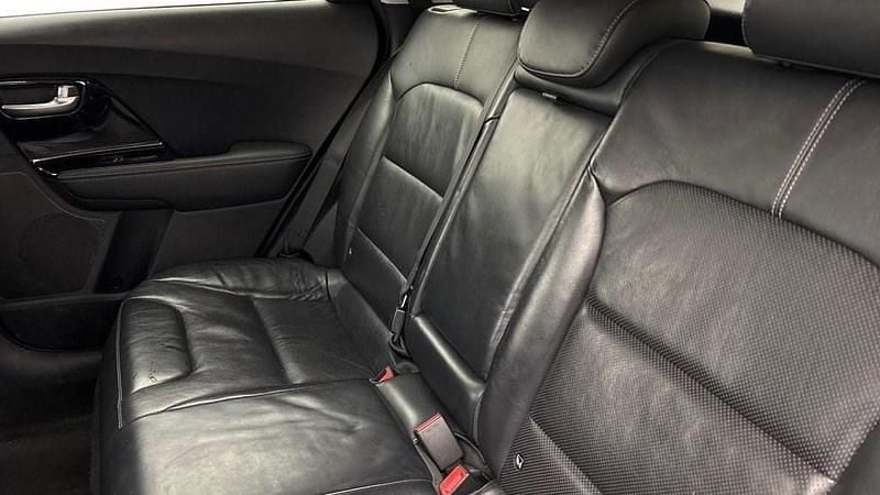 Used Kia Niro 141 HP (103 kW) 2018 White SUV