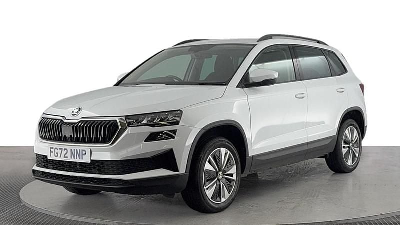 White Used 2022 Skoda Karoq SE Drive SUV | £15,720 (Fair price) - Image 1/4