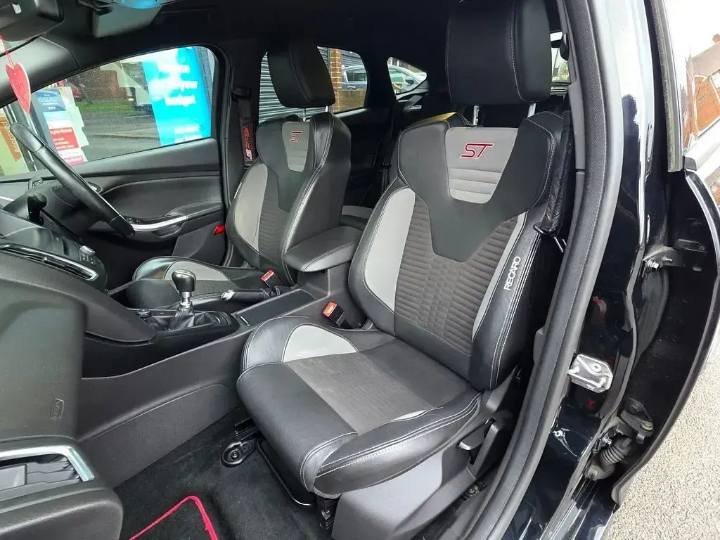 Used Ford Focus ST 250 HP (183 kW) 2017 Black Hatchback