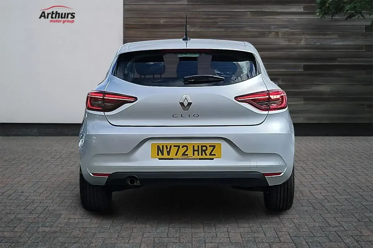 Used Renault Clio Evolution 90 HP (66 kW) 2022 Silver Hatchback