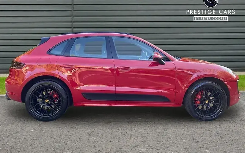 Used Porsche Macan 360 HP (264 kW) 2017 Red SUV