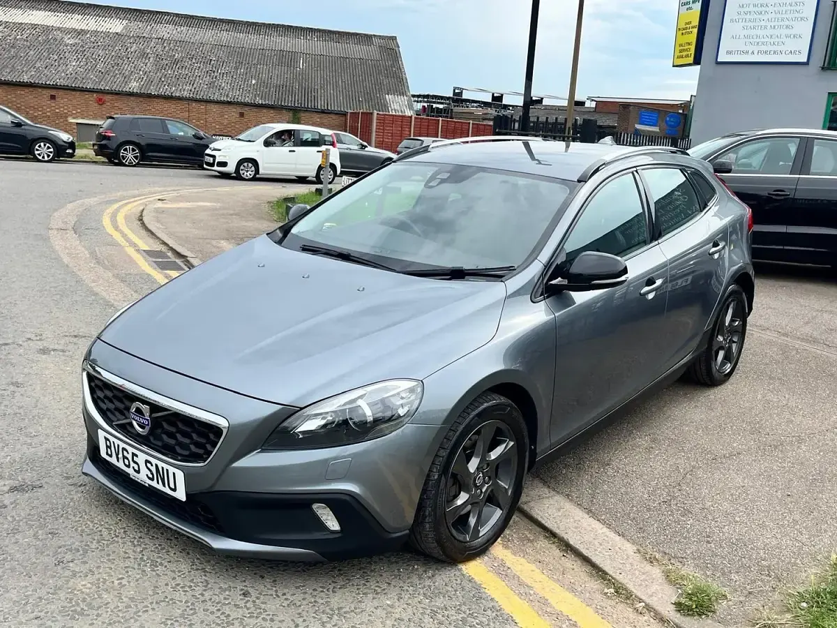 Used Volvo V40 120 HP (88 kW) 2015 Grey Hatchback