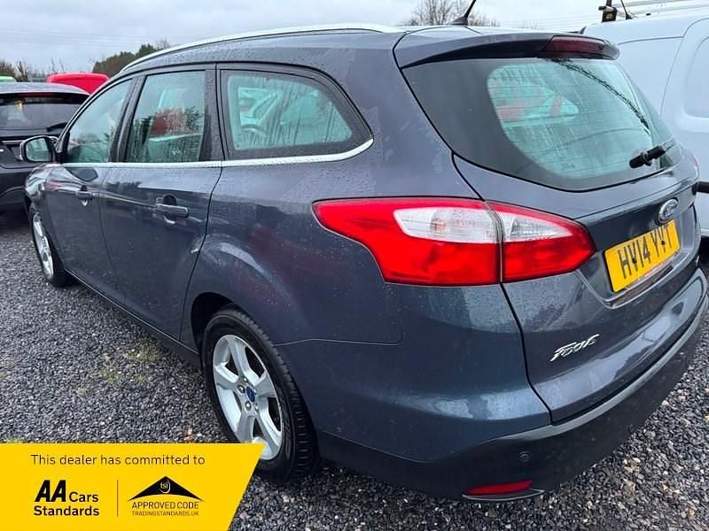 Used Ford Focus Zetec 125 HP (91 kW) 2014 Grey Estate