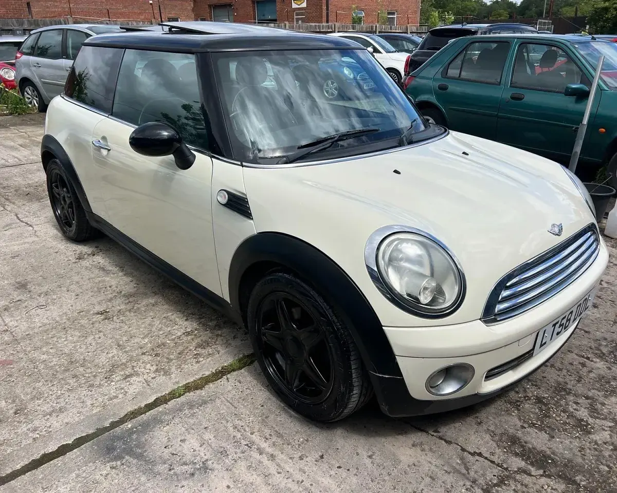 Used Mini Cooper Hatch 2008 White Hatchback