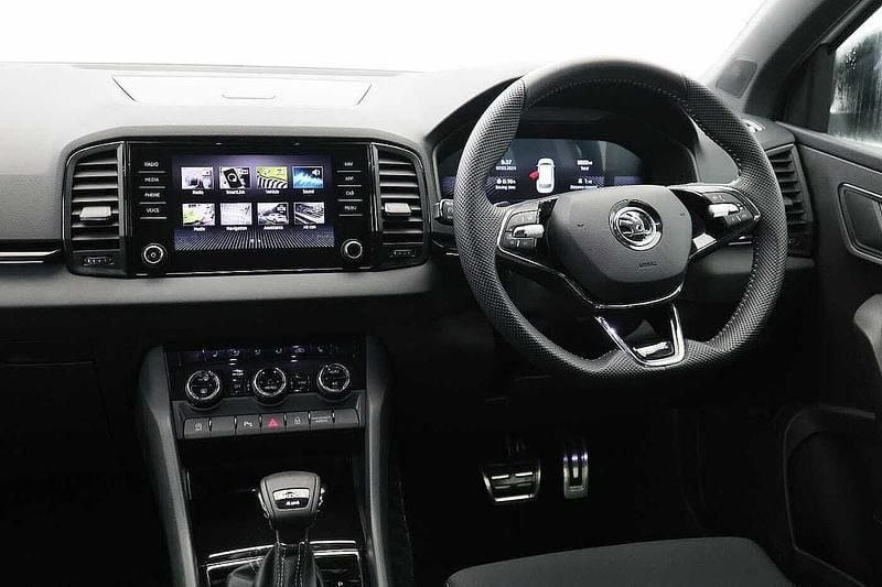 Used Skoda Karoq SportLine 140 HP (102 kW) 2023 Moon white metallic SUV