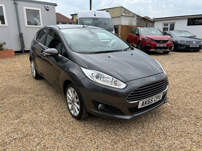 Grey Used 2015 Ford Fiesta Titanium Hatchback | £6,995 (Fair price) - Image 1/4