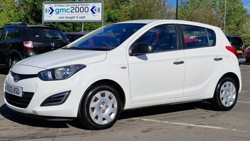 White Used 2013 Hyundai i20 Classic Hatchback | £5,395 (Fair price) - Image 1/4