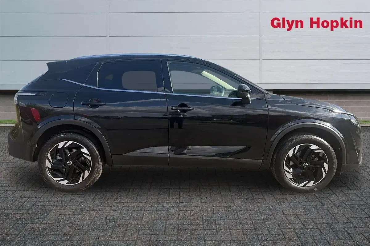 Used Nissan Qashqai N-Connecta 158 HP (116 kW) 2025 Black SUV