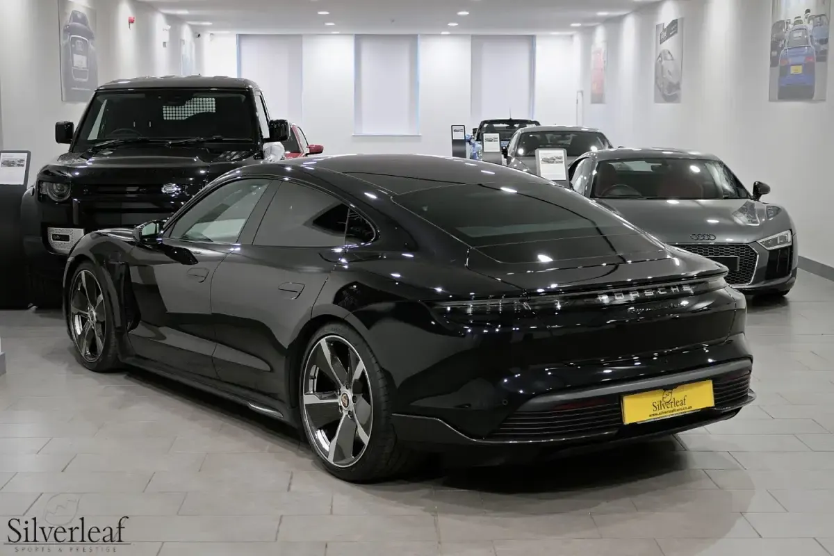 Begagnad Porsche Taycan 559 kW (761 HK) 2020 Svart Sedan