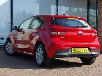 Begagnad Kia Rio 83 HK (61 kW) 2022 Röd Halvkombi