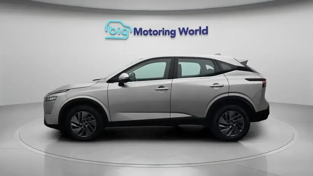 Used Nissan Qashqai Acenta Premium 140 HP (102 kW) 2024 Silver SUV