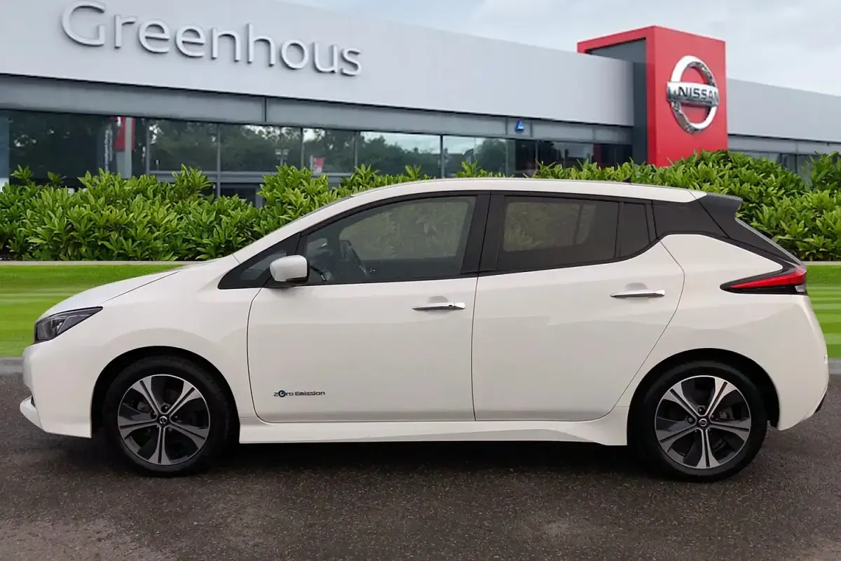 Used Nissan Leaf Tekna 110 kW (150 HP) 2019 White Hatchback