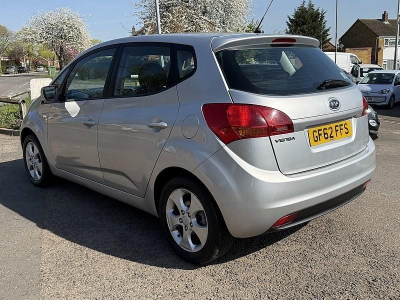 Used Kia Venga 123 HP (90 kW) 2012 Silver Hatchback