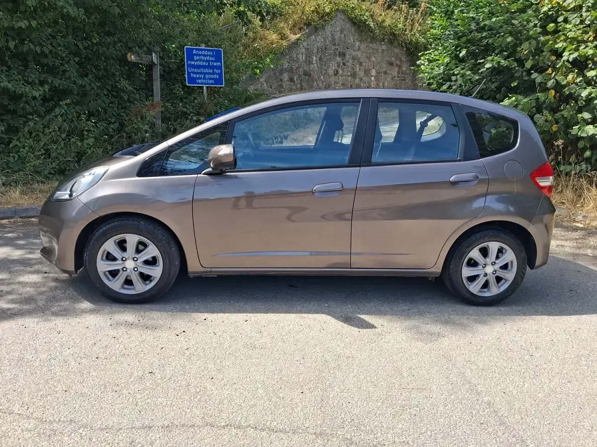 Used Honda Jazz ES 99 HP (72 kW) 2013 Brown Hatchback