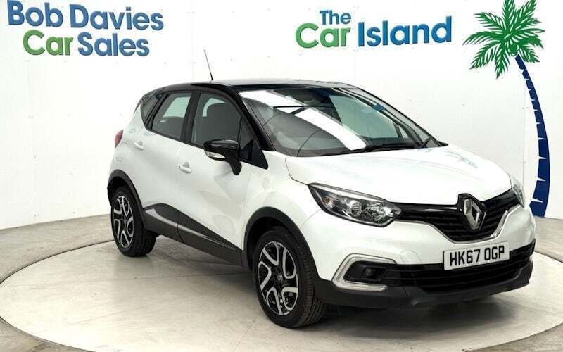 White Used 2017 Renault Captur Dynamique SUV | £8,350 (Fair price) - Image 1/4