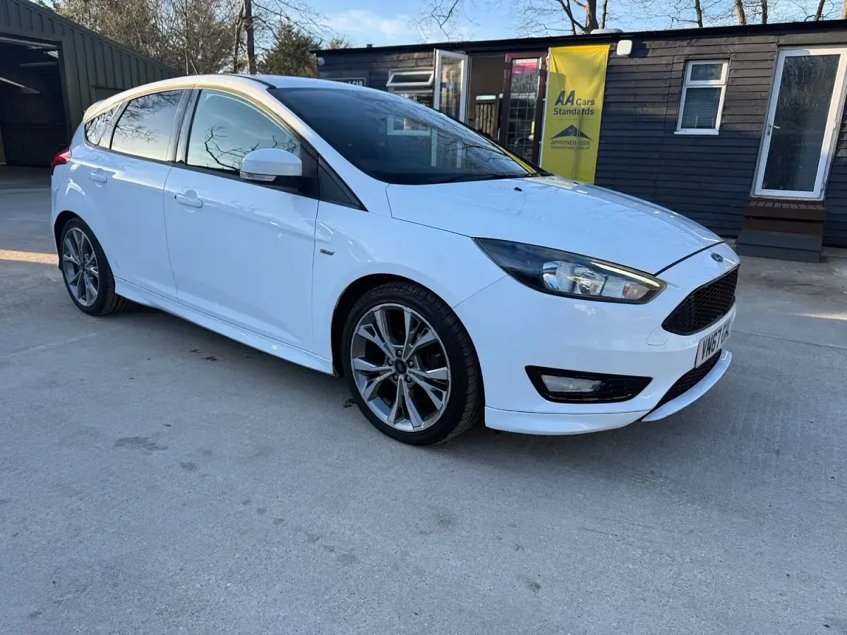 Used Ford Focus ST-Line X 140 HP (102 kW) 2017 White Hatchback