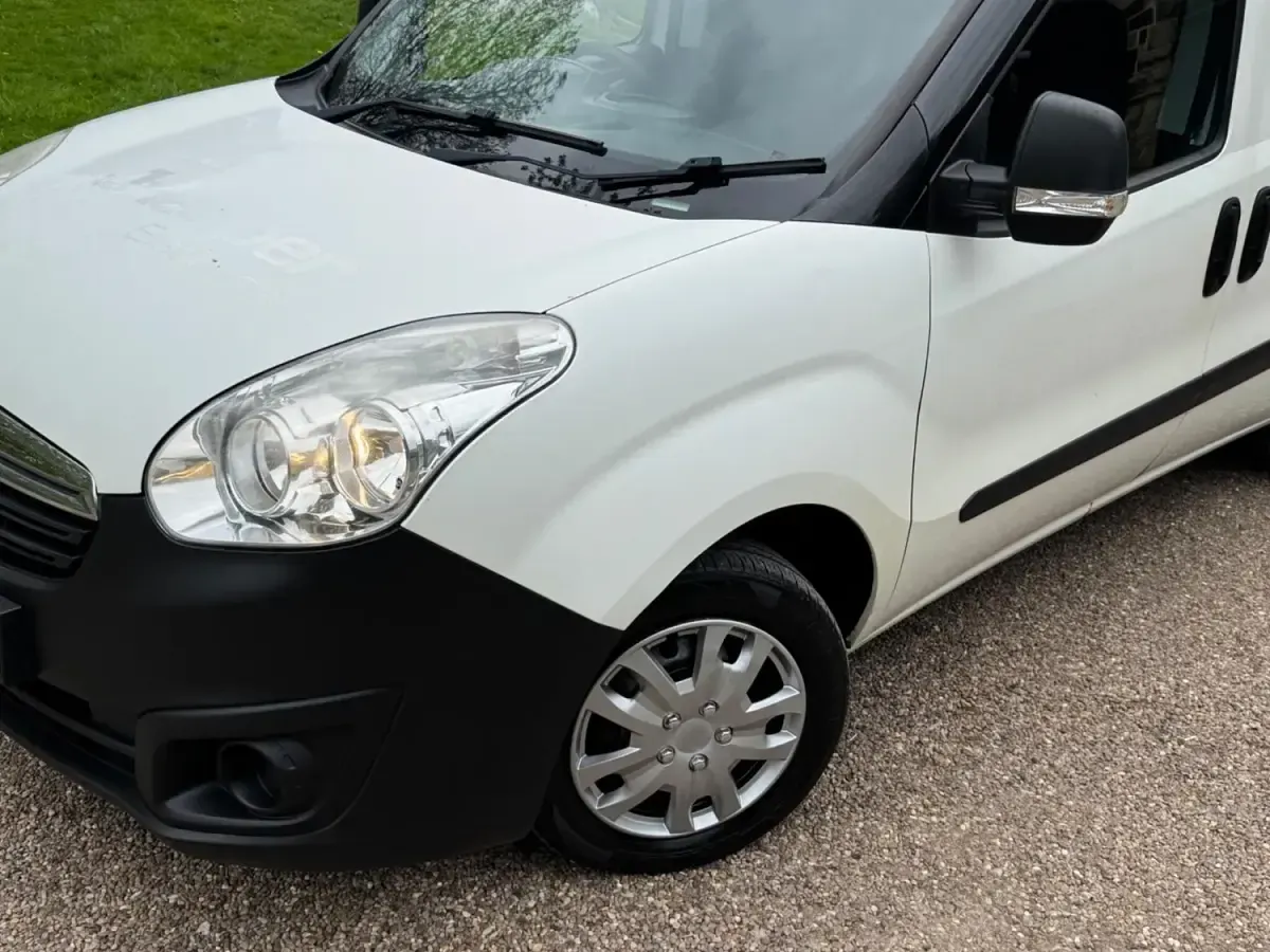 Używany Vauxhall Combo 2016 Biały Minivan