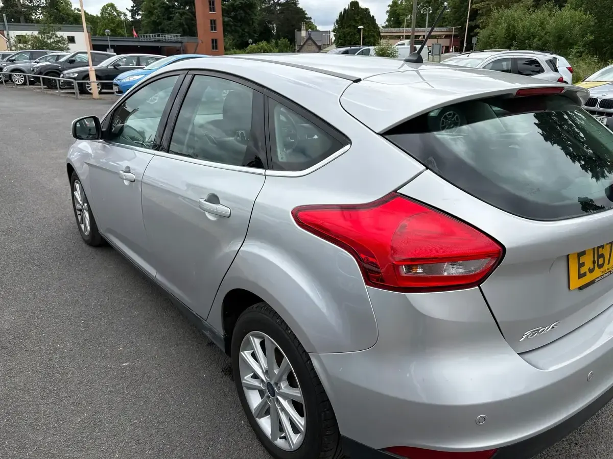 Used Ford Focus Titanium 125 HP (91 kW) 2017 Silver Hatchback
