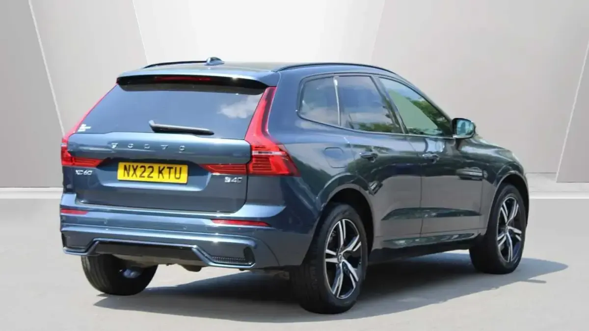 Used Volvo XC60 R-Design 197 HP (144 kW) 2022 SUV