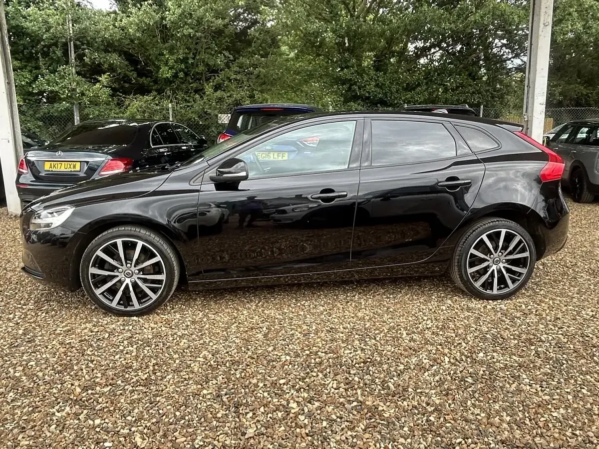 Used Volvo V40 R-Design 122 HP (89 kW) 2019 Black Hatchback