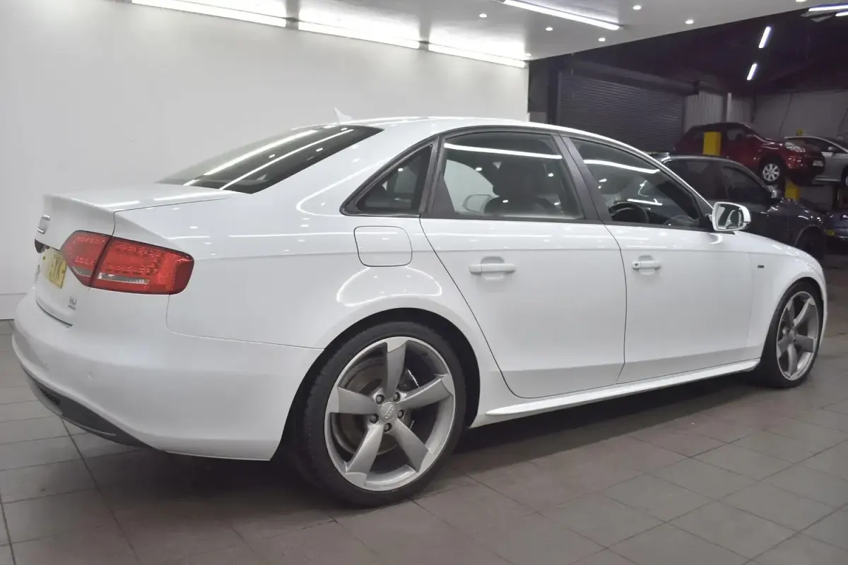 Used Audi A4 Black Edition 170 HP (125 kW) 2011 White Sedan