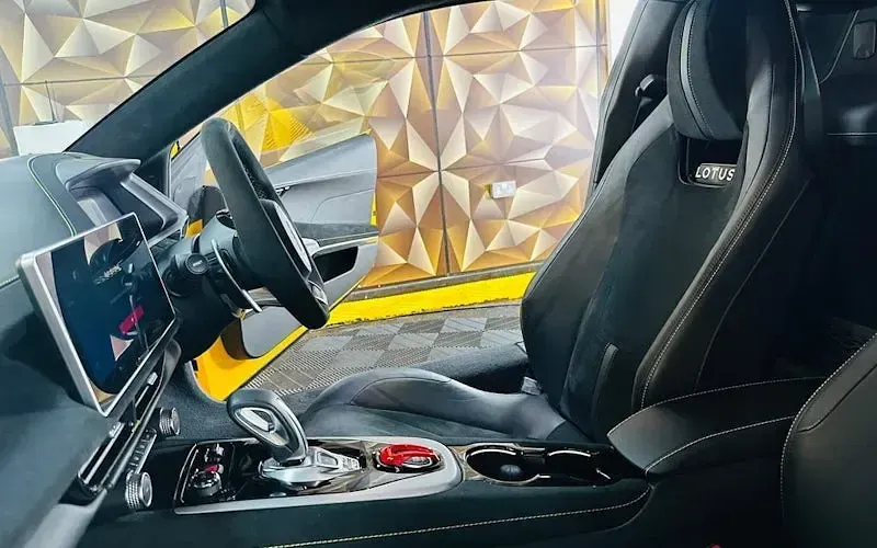 Used Lotus Emira 366 HP (269 kW) 2025 Yellow Coupe