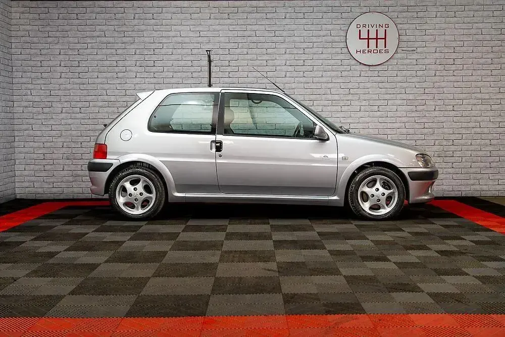Second-hand Peugeot 106 Quiksilver 85 CP (62 kW) 1999 Argintiu Hatchback