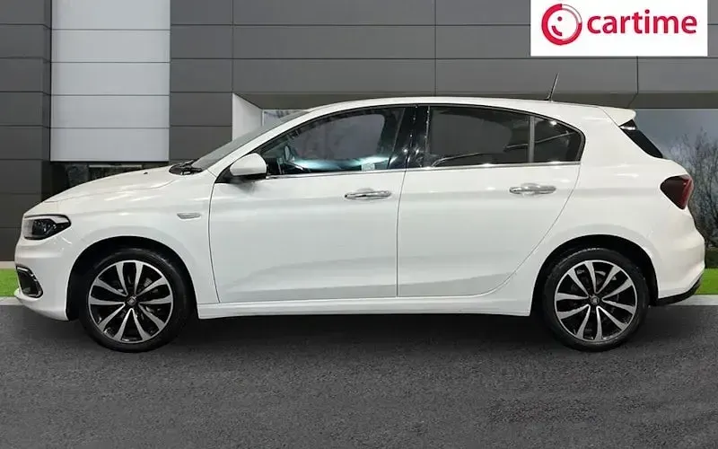 Used Fiat Tipo Lounge 120 HP (88 kW) 2020 White Hatchback