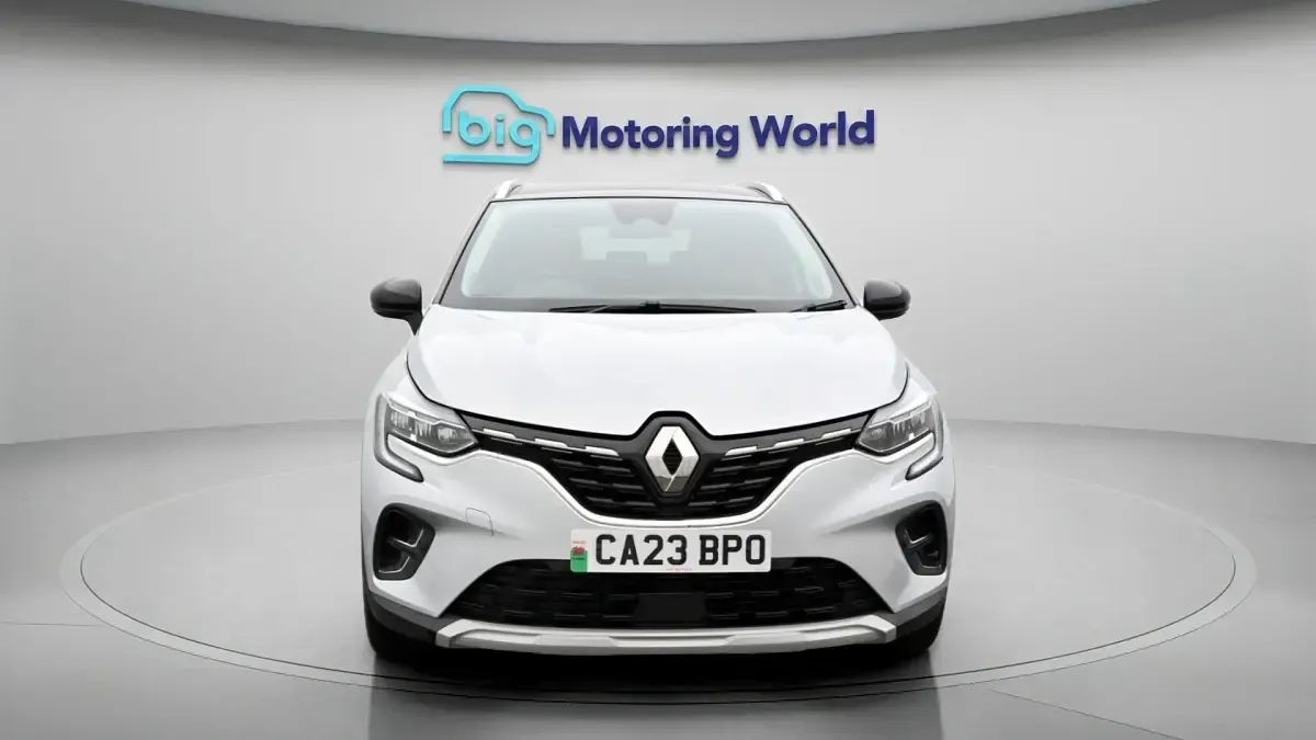 Begagnad Renault Captur Techno 143 HK (105 kW) 2023 Grå SUV
