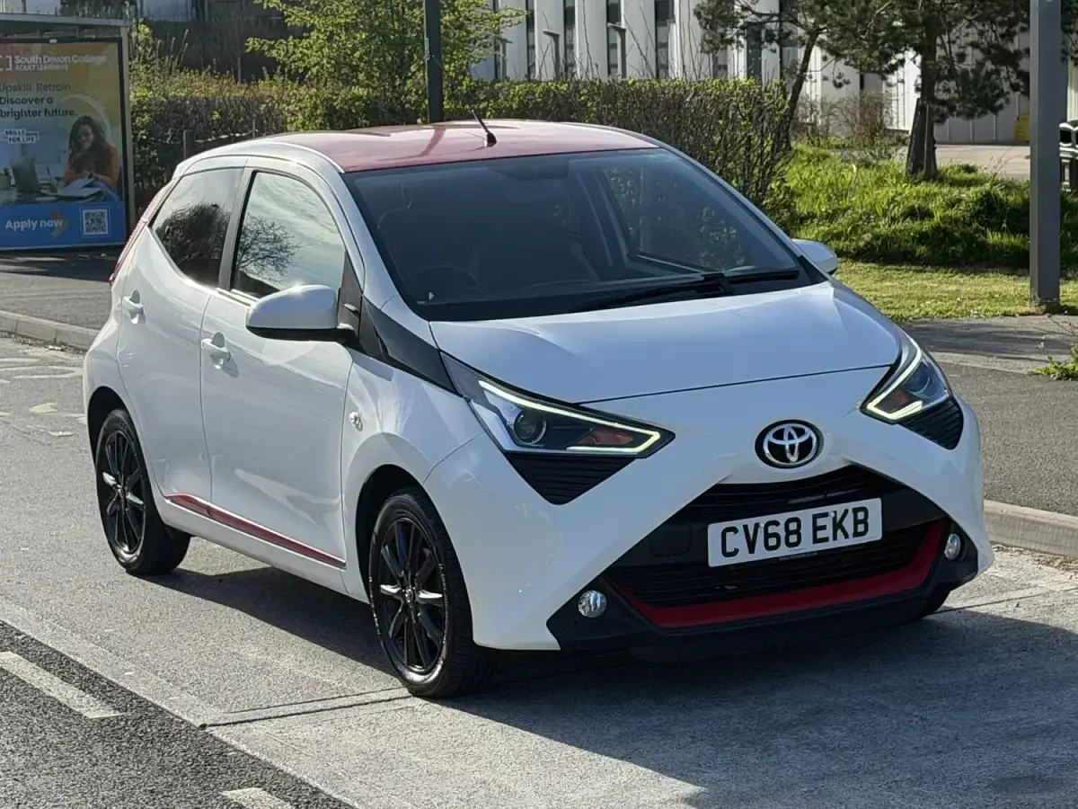 Used Toyota Aygo x-press 2018 White Hatchback