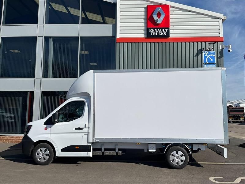 White New 2025 Renault Master Van | £36,950 - Image 1/4