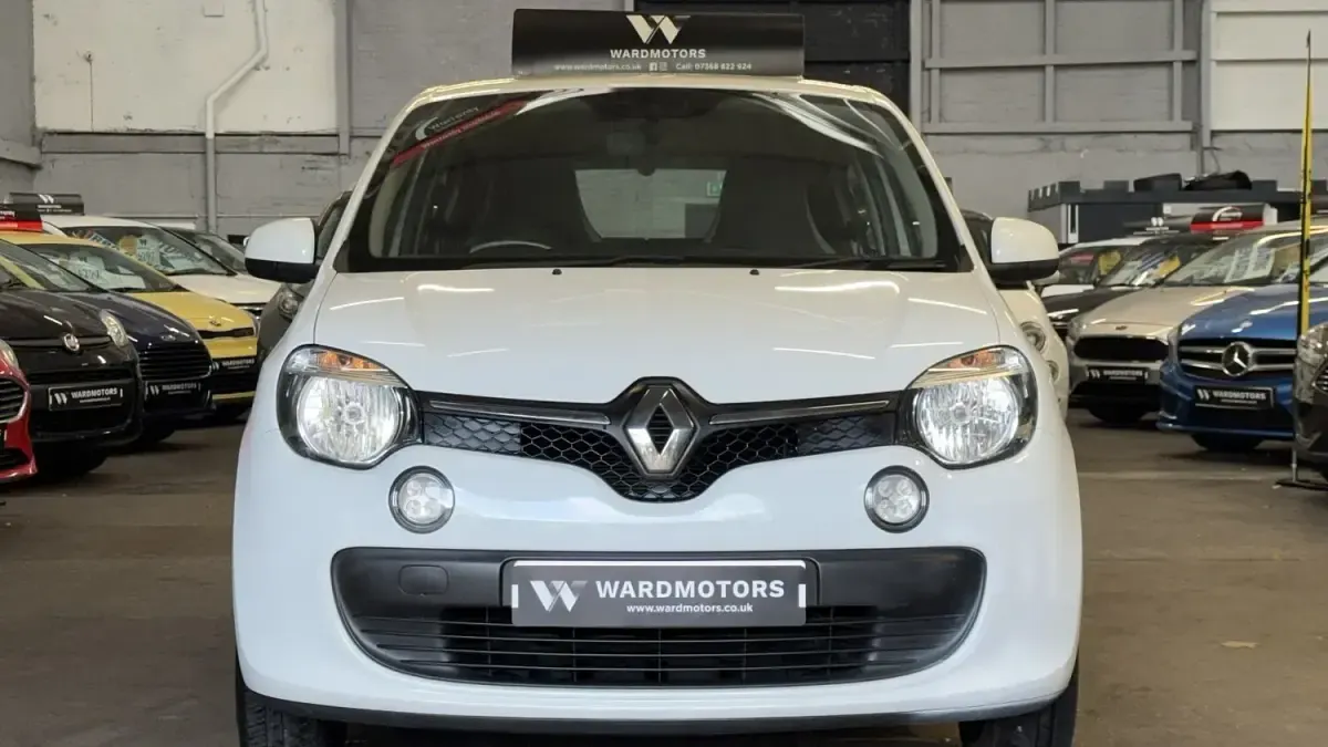 Used Renault Twingo Expression 70 HP (51 kW) 2015 White Hatchback