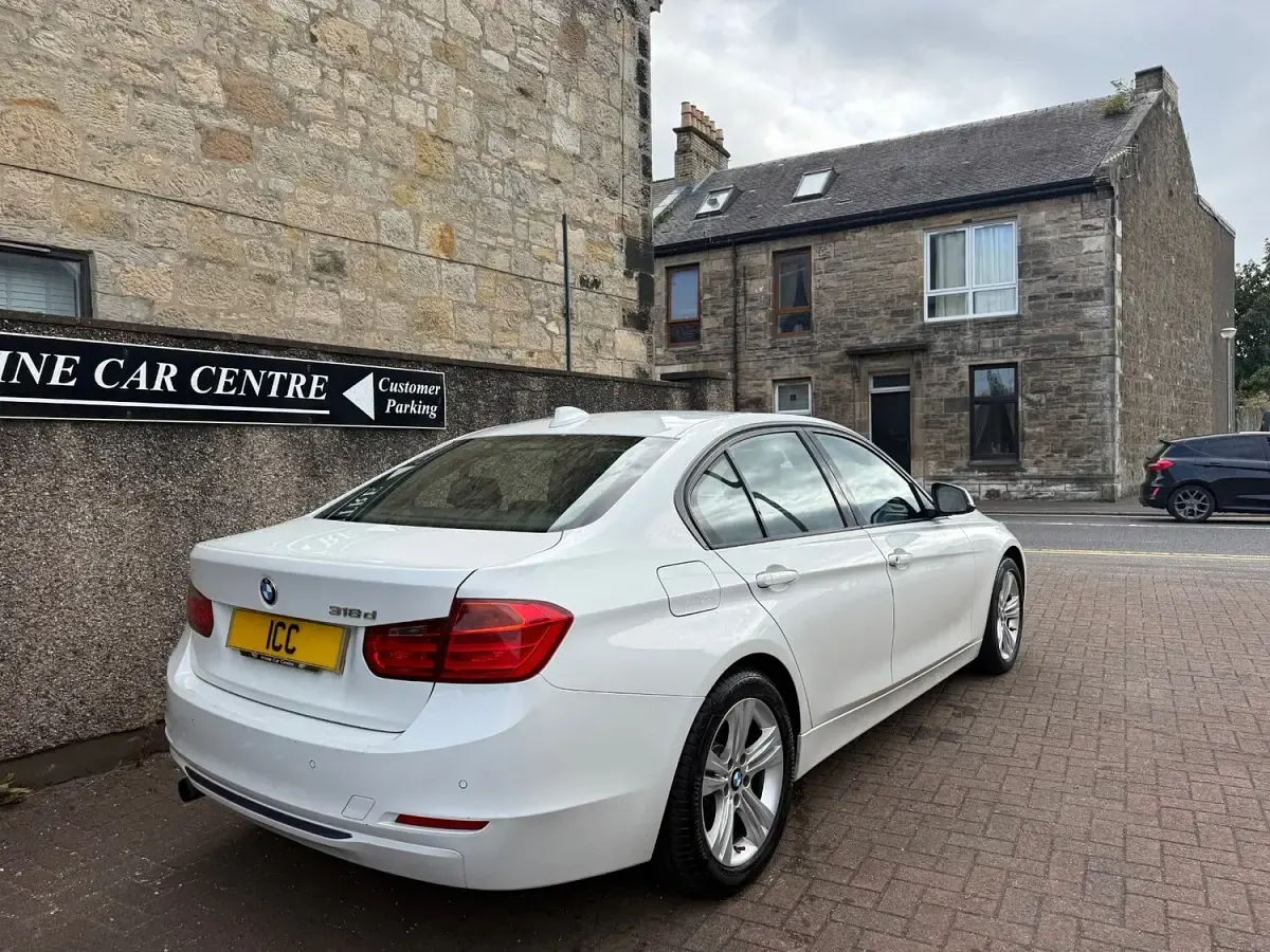 Used BMW 318 Sport Line 143 HP (105 kW) 2014 White Sedan