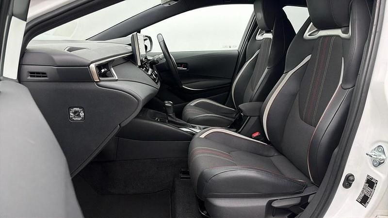 Used Toyota Corolla Sport 122 HP (89 kW) 2021 White Hatchback