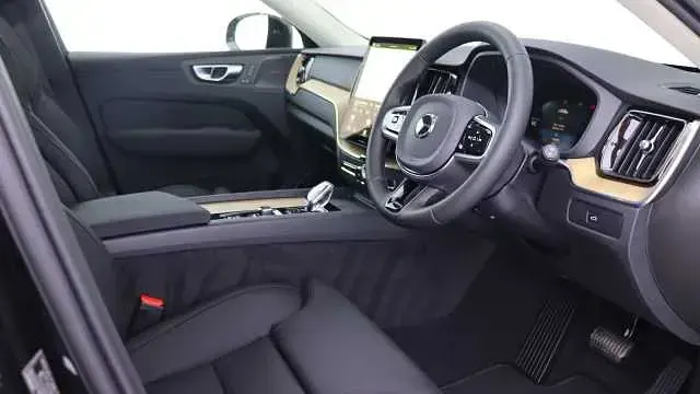 Begagnad Volvo XC60 Plus 261 HK (191 kW) 2026 SUV