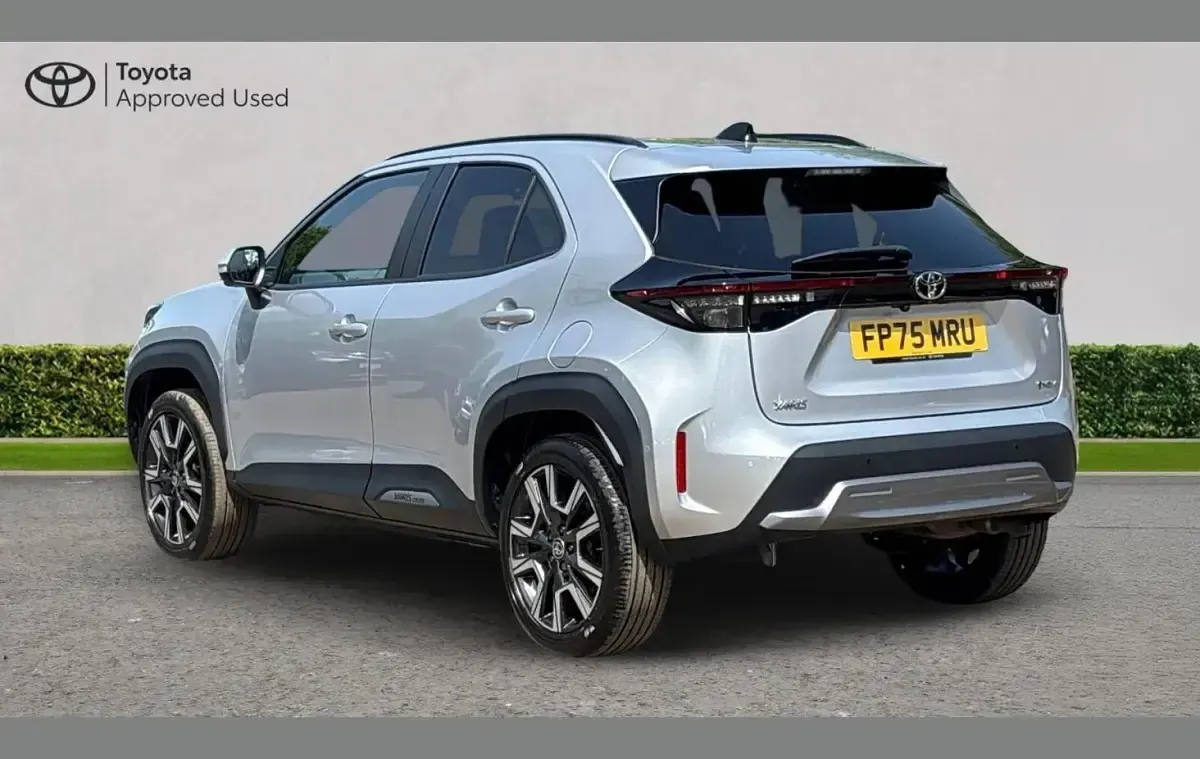Used Toyota Yaris Cross 128 HP (94 kW) 2025 Silver SUV