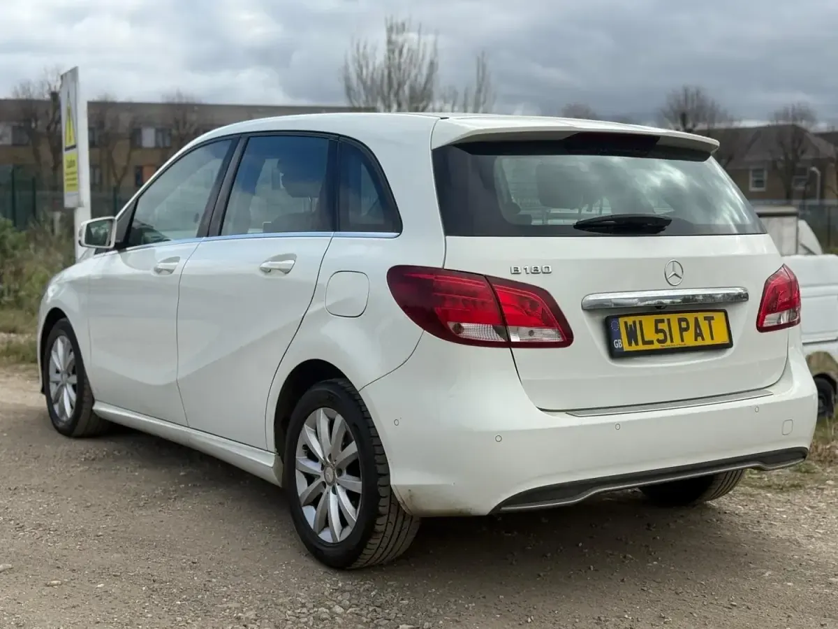 Begagnad Mercedes B180 Executive 122 HK (89 kW) 2015 Vit Minibuss