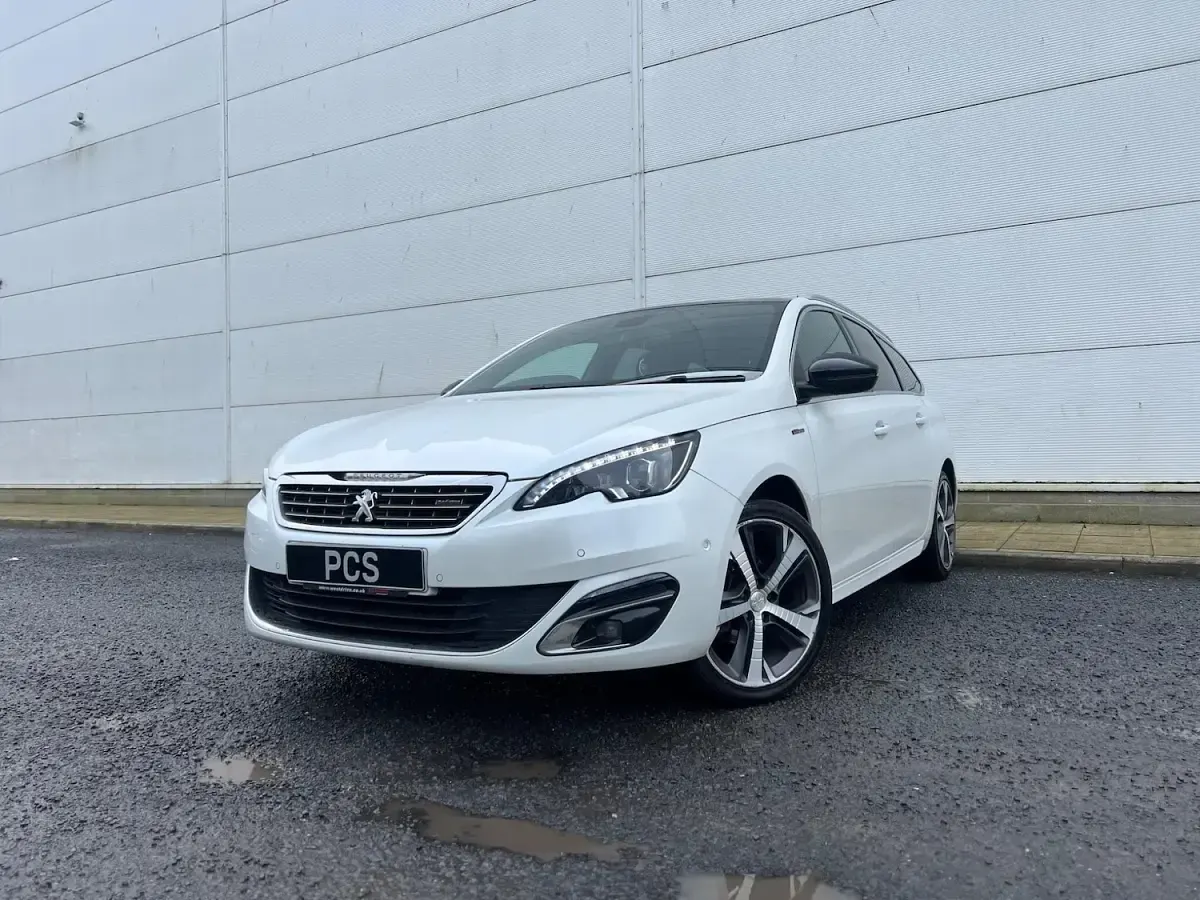 Used Peugeot 308 SW GT-line 120 HP (88 kW) 2016 White Estate