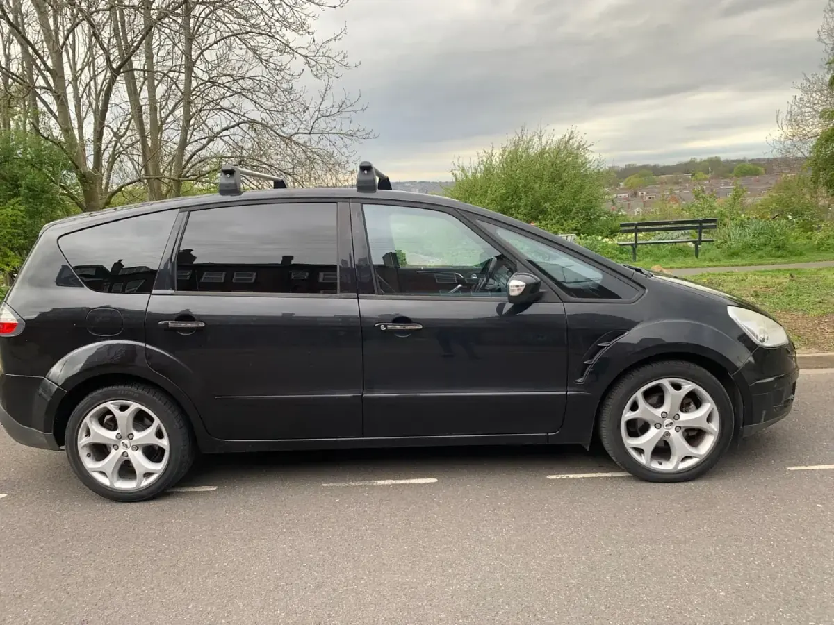 Usado Ford S-MAX Titanium 140 HP (102 kW) 2009 Preto Monovolume