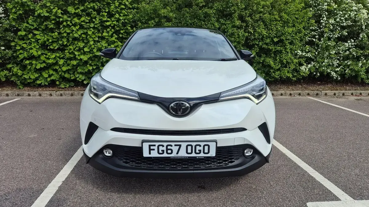 Used Toyota C-HR 116 HP (85 kW) 2017 White SUV