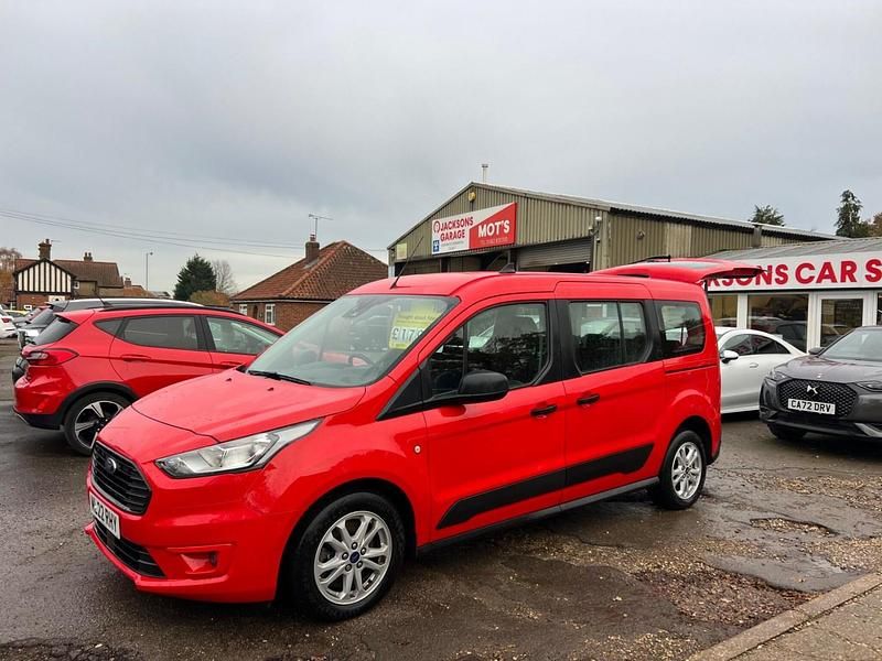 Used Ford Grand Tourneo Connect Zetec 120 HP (88 kW) 2022 Red MPV