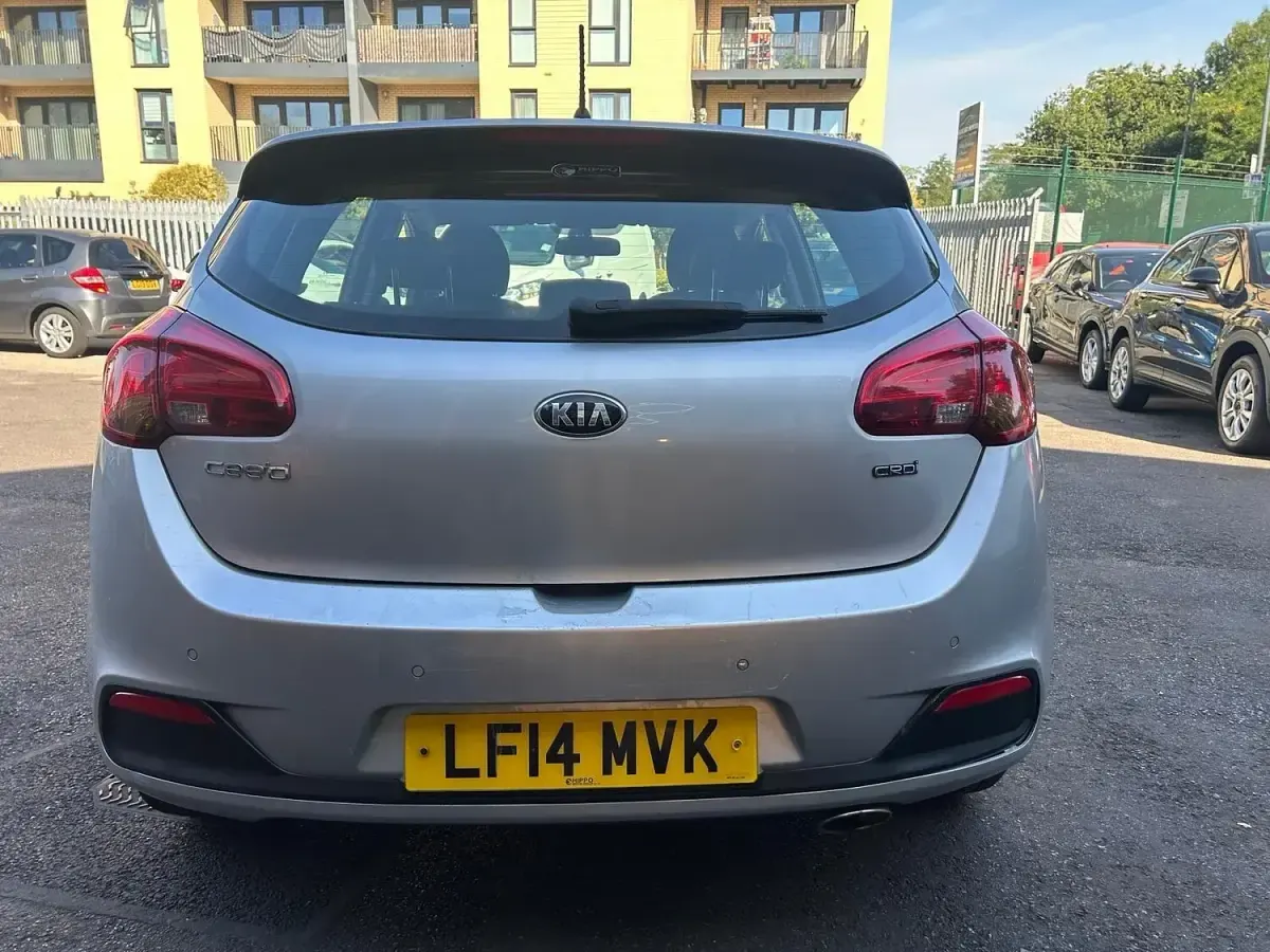 Used Kia Ceed 128 HP (94 kW) 2014 Silver Hatchback