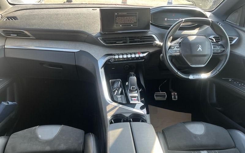 Used Peugeot 5008 Premium 131 HP (96 kW) 2021 Red SUV