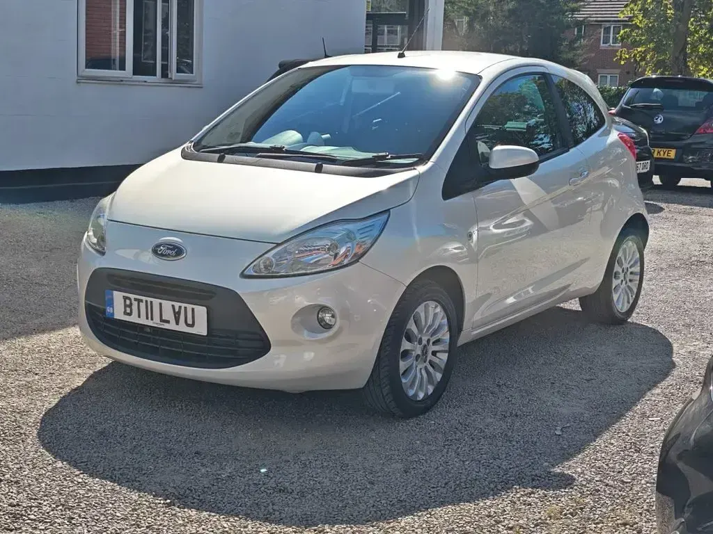 Used Ford Ka Zetec 69 HP (50 kW) 2011 White Hatchback