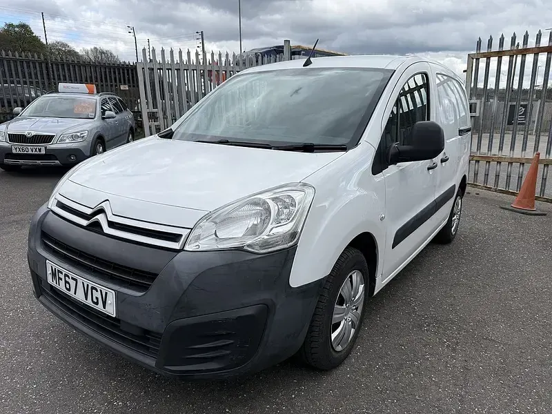 Used Citroën Berlingo 100 HP (73 kW) 2017 White MPV