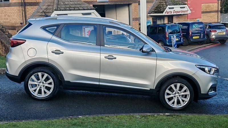 Used MG ZS Excite 111 HP (81 kW) 2018 Silver Hatchback